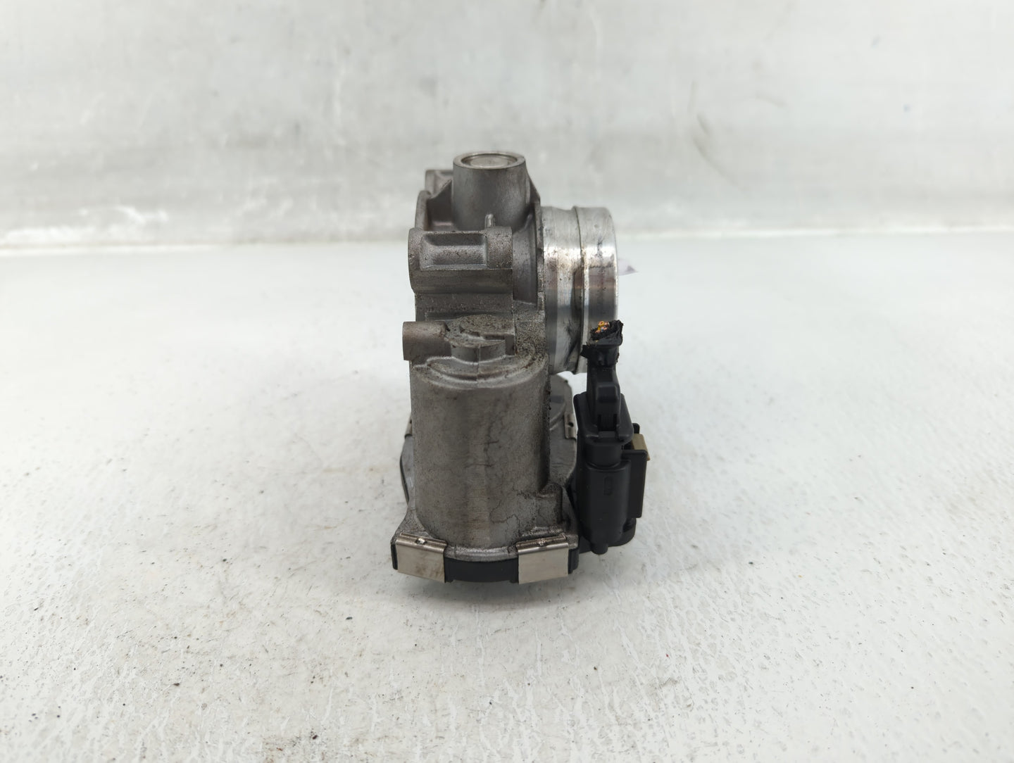 2016-2021 Chevrolet Malibu Throttle Body P/N:12671379AA Fits Fits 2016 2017 2018 2019 2020 2021 2022 OEM Used Auto Parts - O