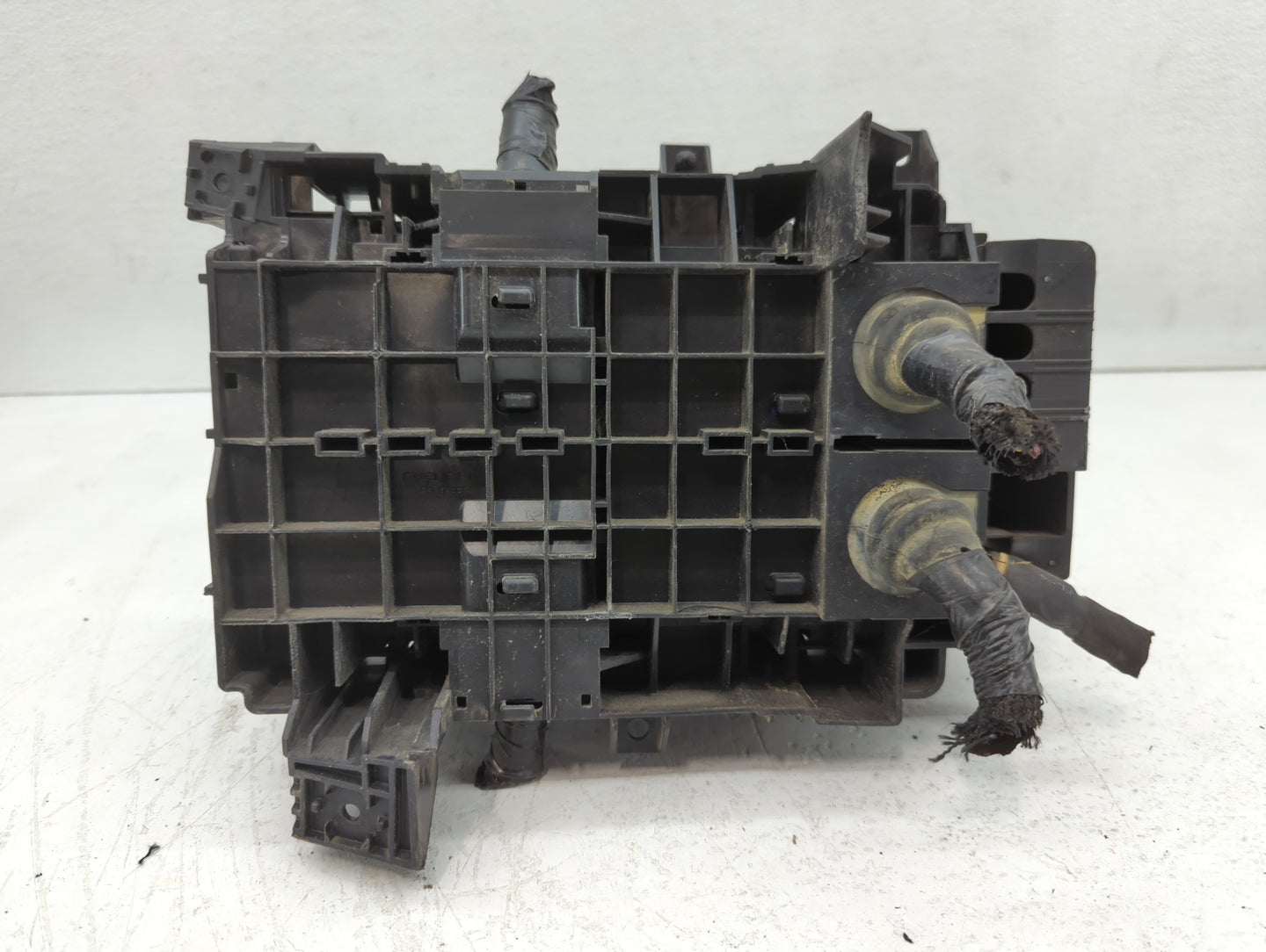 2018-2019 Chevrolet Malibu Fusebox Fuse Box Panel Relay Module Fits Fits 2018 2019 OEM Used Auto Parts - Oemusedautoparts1.c