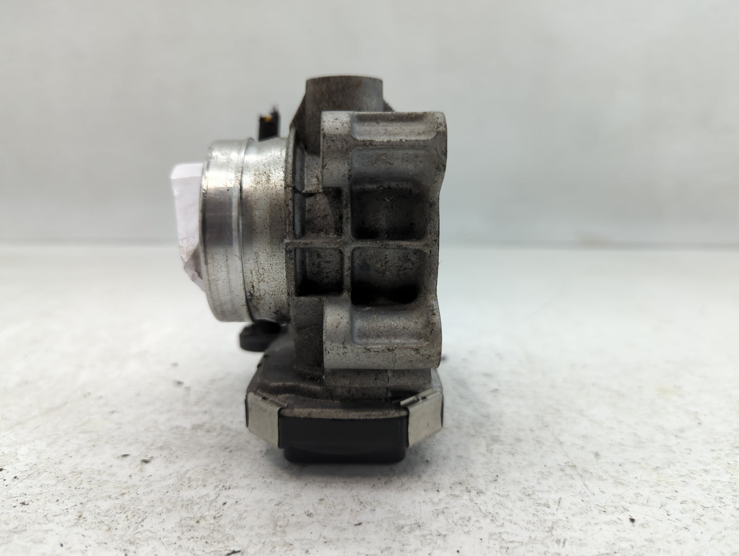 2016-2021 Chevrolet Malibu Throttle Body P/N:12671379AA Fits Fits 2016 2017 2018 2019 2020 2021 2022 OEM Used Auto Parts - O