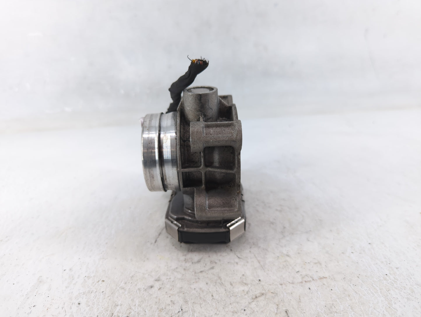 2016-2021 Chevrolet Malibu Throttle Body P/N:12671379AA Fits Fits 2016 2017 2018 2019 2020 2021 2022 OEM Used Auto Parts - O