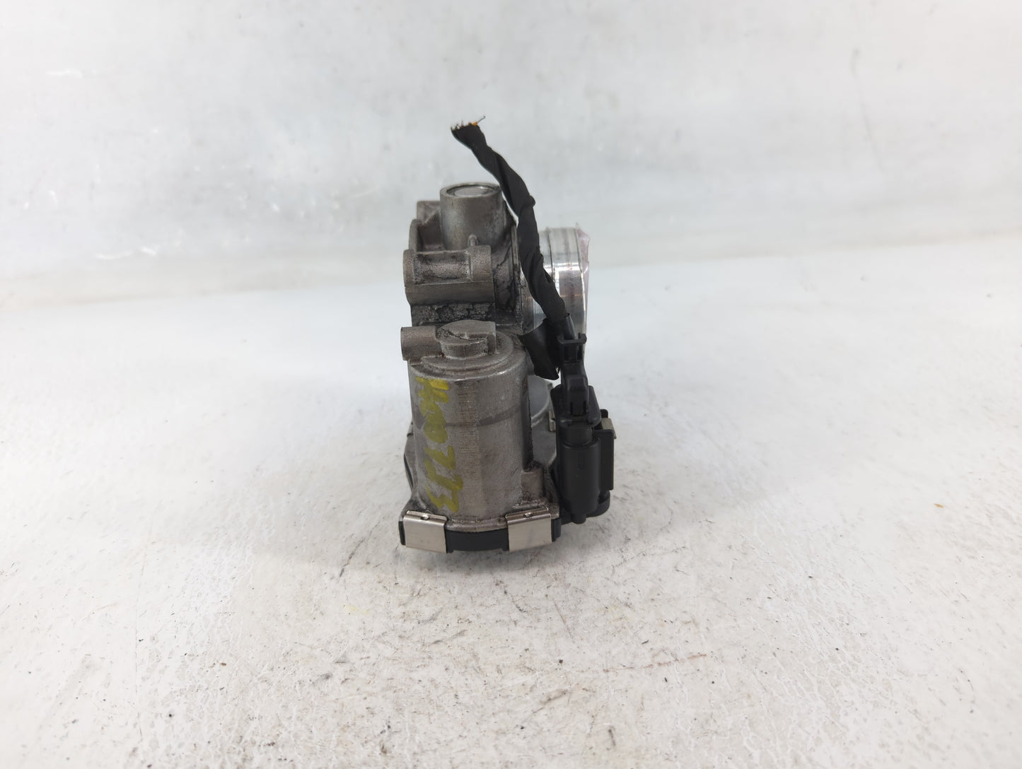 2016-2021 Chevrolet Malibu Throttle Body P/N:12671379AA Fits Fits 2016 2017 2018 2019 2020 2021 2022 OEM Used Auto Parts - O