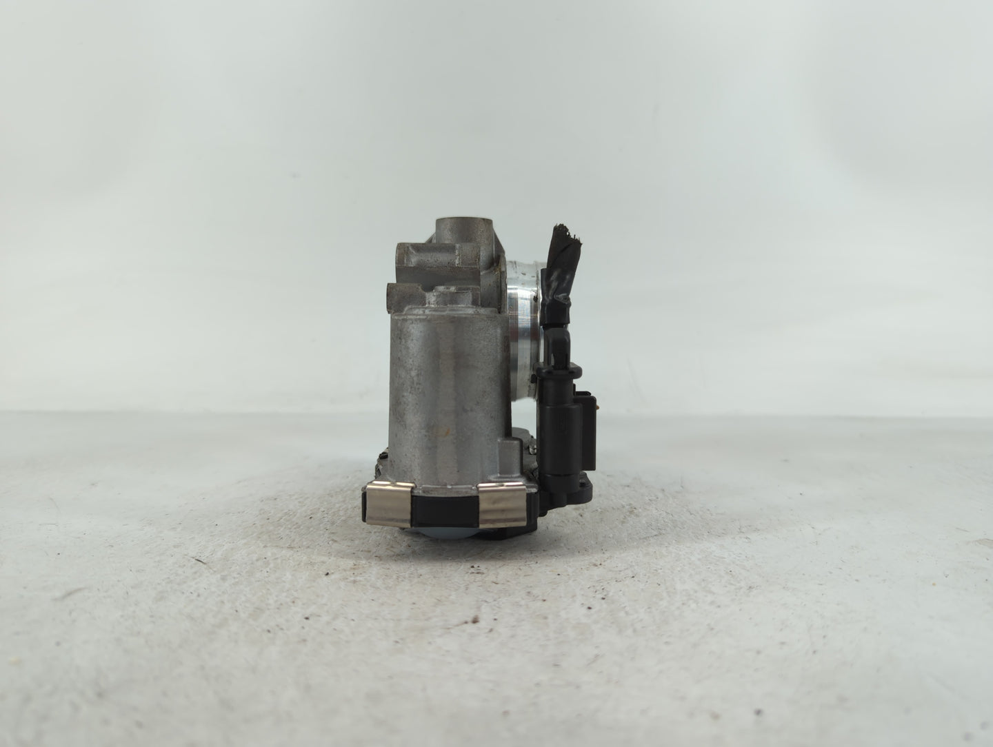 2016-2021 Chevrolet Malibu Throttle Body P/N:12671379AA Fits Fits 2016 2017 2018 2019 2020 2021 2022 OEM Used Auto Parts - O