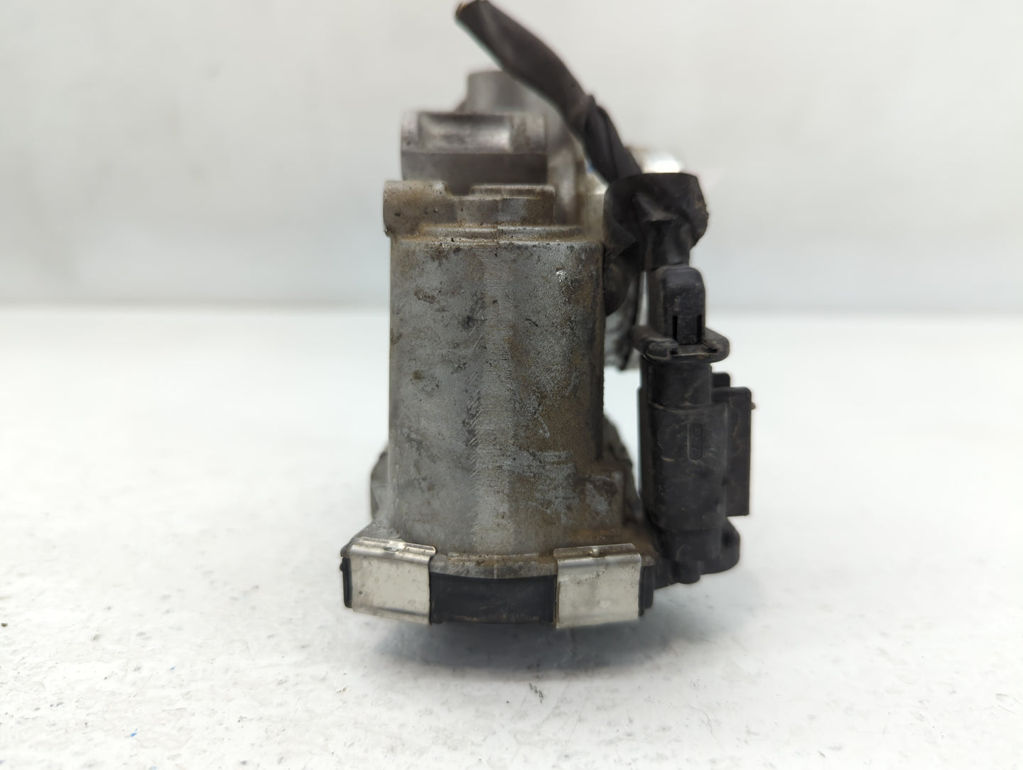 2016-2021 Chevrolet Malibu Throttle Body P/N:12671379AA Fits Fits 2016 2017 2018 2019 2020 2021 2022 OEM Used Auto Parts - O