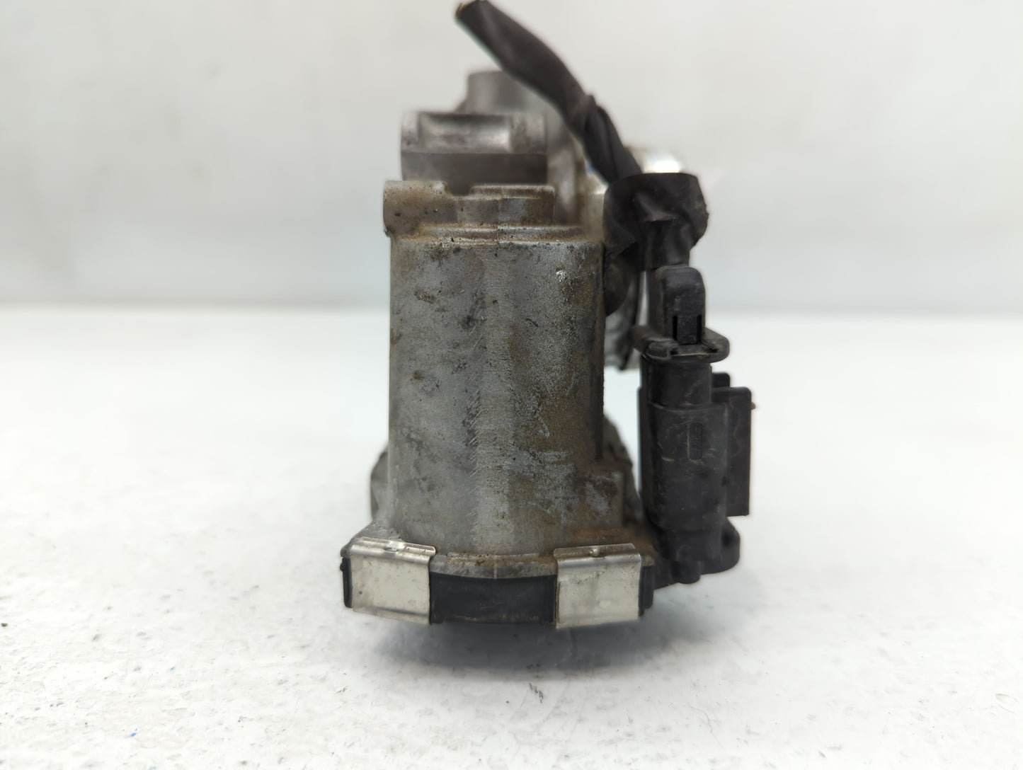 2016-2021 Chevrolet Malibu Throttle Body P/N:12671379AA Fits Fits 2016 2017 2018 2019 2020 2021 2022 OEM Used Auto Parts - O