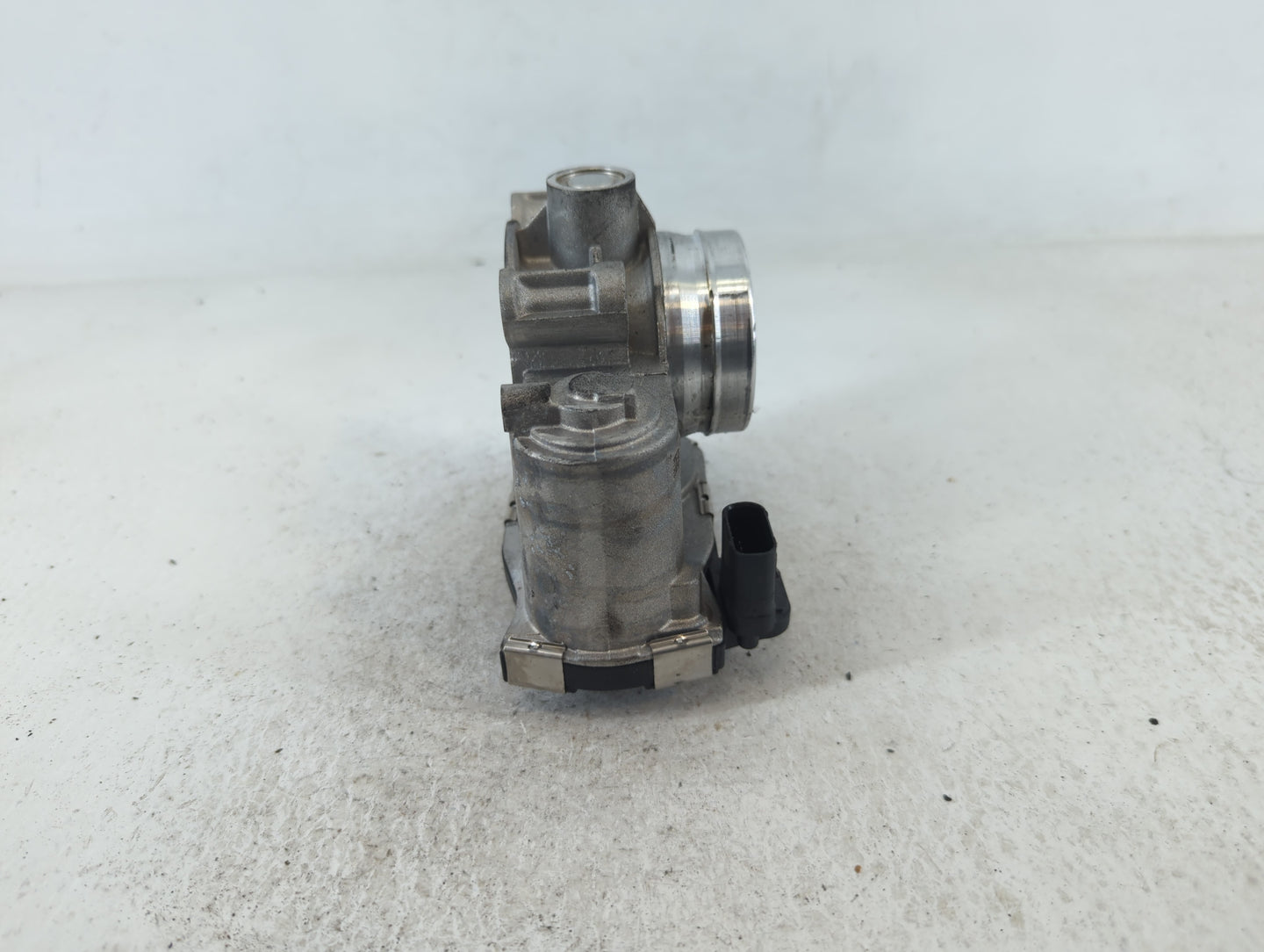 2016-2021 Chevrolet Malibu Throttle Body P/N:12671379AA Fits Fits 2016 2017 2018 2019 2020 2021 2022 OEM Used Auto Parts - O