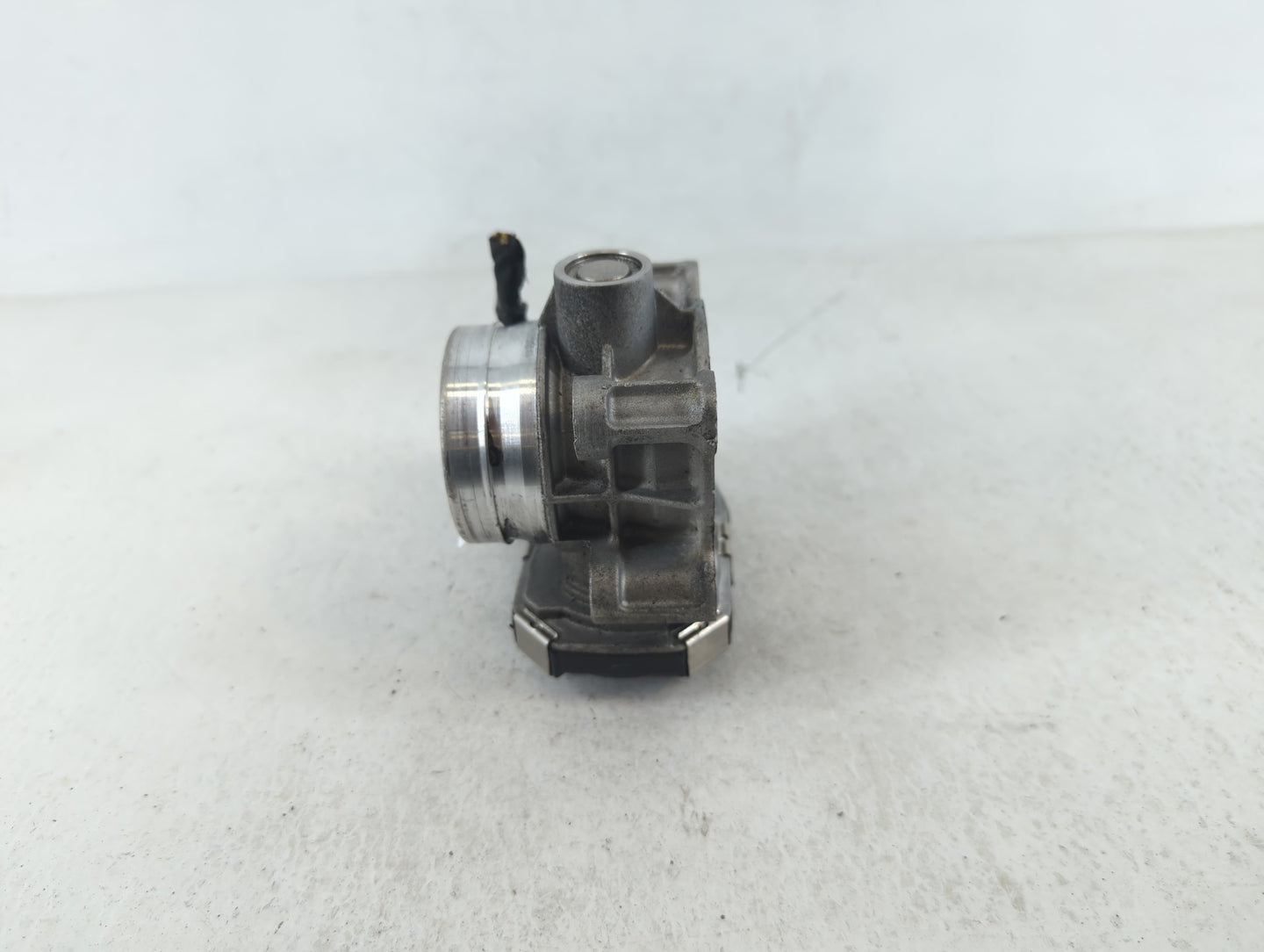 2016-2021 Chevrolet Malibu Throttle Body P/N:12671379AA Fits Fits 2016 2017 2018 2019 2020 2021 2022 OEM Used Auto Parts - O