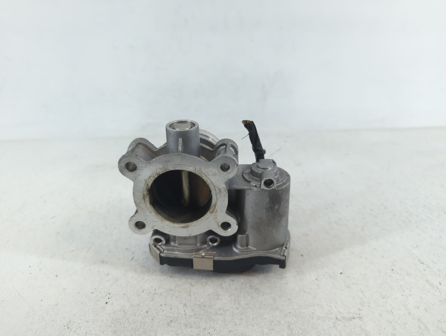 2016-2021 Chevrolet Malibu Throttle Body P/N:12671379AA Fits Fits 2016 2017 2018 2019 2020 2021 2022 OEM Used Auto Parts - O