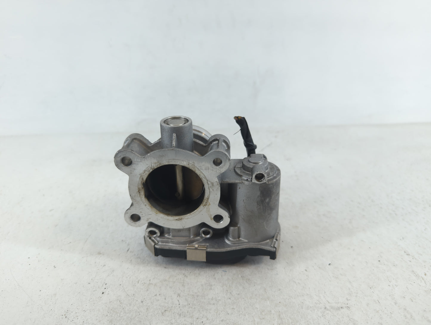 2016-2021 Chevrolet Malibu Throttle Body P/N:12671379AA Fits Fits 2016 2017 2018 2019 2020 2021 2022 OEM Used Auto Parts - O