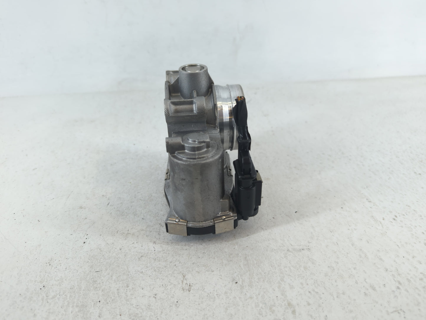2016-2021 Chevrolet Malibu Throttle Body P/N:12671379AA Fits Fits 2016 2017 2018 2019 2020 2021 2022 OEM Used Auto Parts - O
