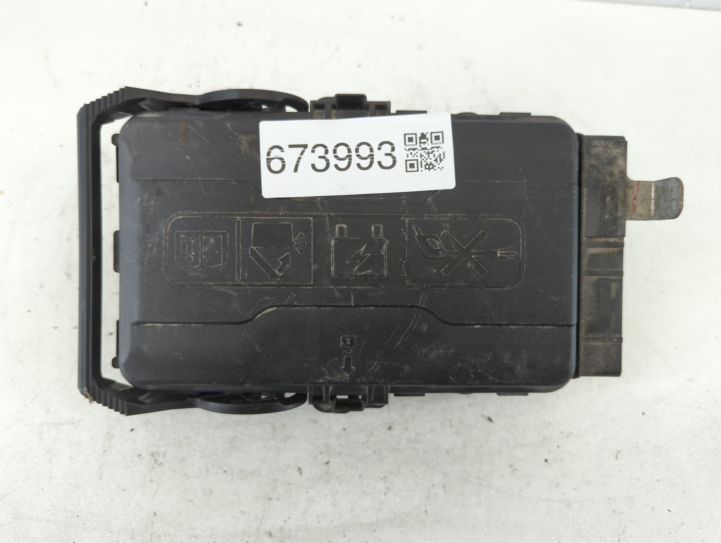 2018-2019 Chevrolet Malibu Fusebox Fuse Box Panel Relay Module P/N:84586305-02 Fits Fits 2018 2019 OEM Used Auto Parts - Oem