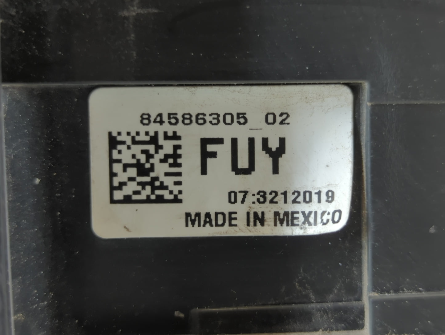 2018-2019 Chevrolet Malibu Fusebox Fuse Box Panel Relay Module P/N:84586305-02 Fits Fits 2018 2019 OEM Used Auto Parts - Oem