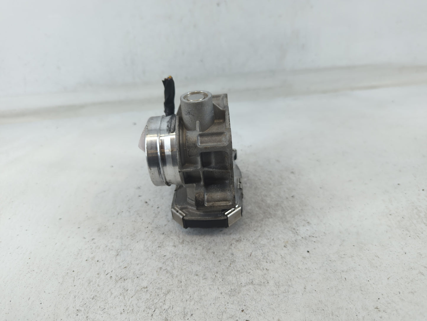 2016-2021 Chevrolet Malibu Throttle Body P/N:12671379AA Fits Fits 2016 2017 2018 2019 2020 2021 2022 OEM Used Auto Parts - O