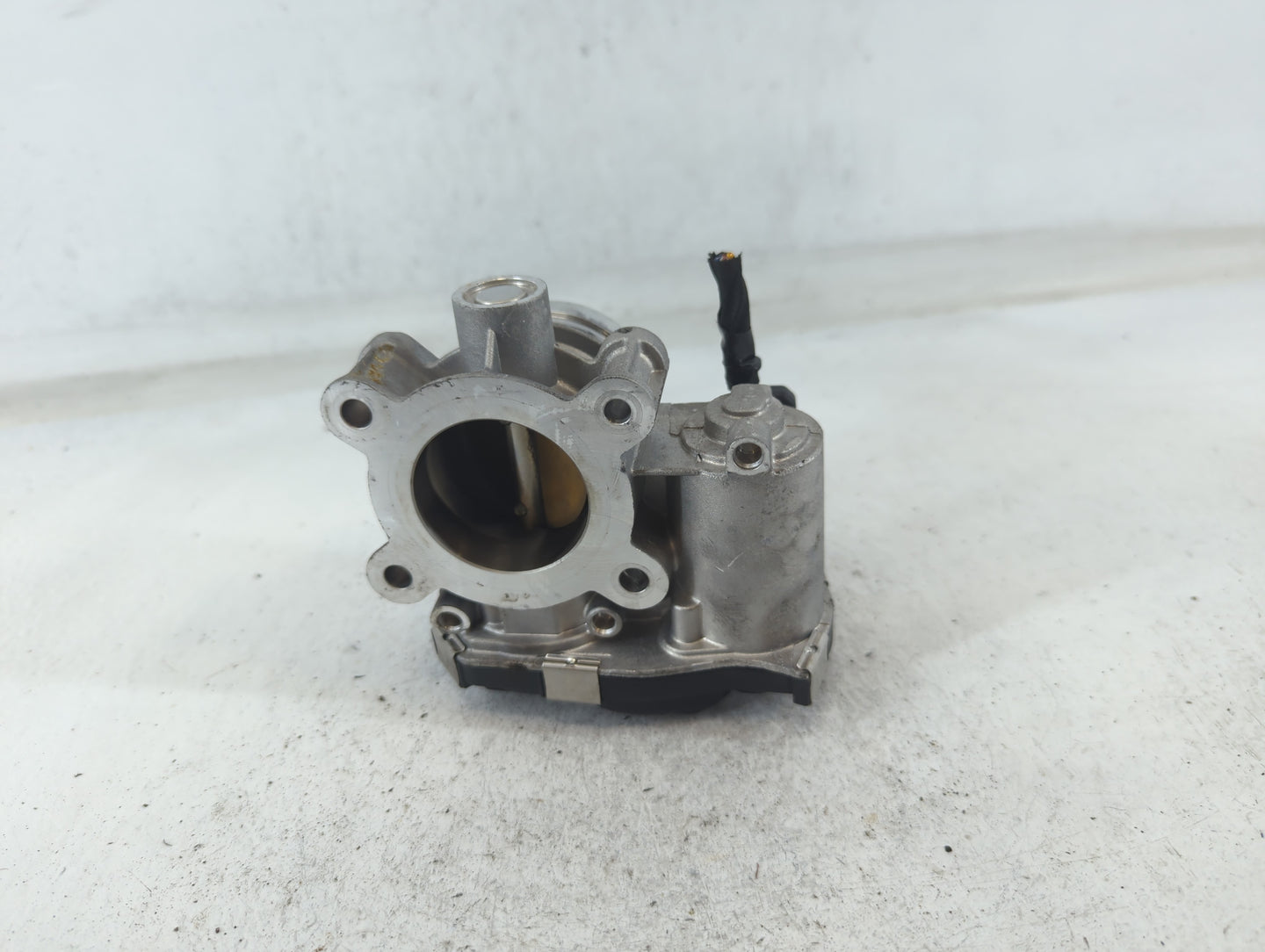 2016-2021 Chevrolet Malibu Throttle Body P/N:12671379AA Fits Fits 2016 2017 2018 2019 2020 2021 2022 OEM Used Auto Parts - O