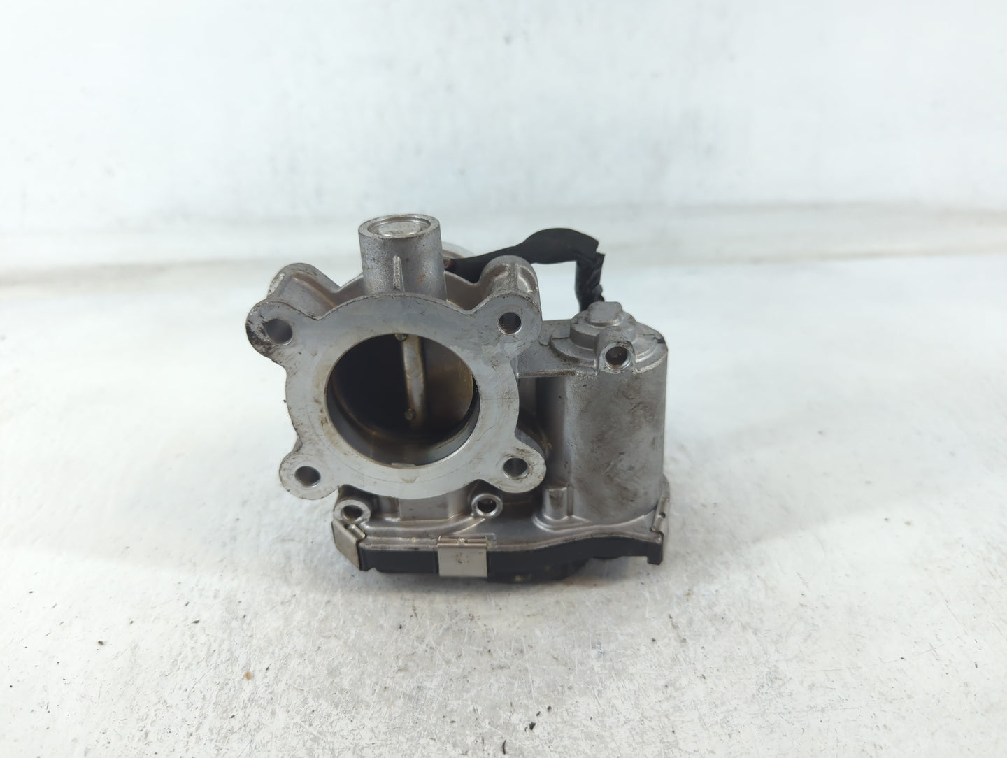 2016-2021 Chevrolet Malibu Throttle Body P/N:12671379AA Fits Fits 2016 2017 2018 2019 2020 2021 2022 OEM Used Auto Parts - O