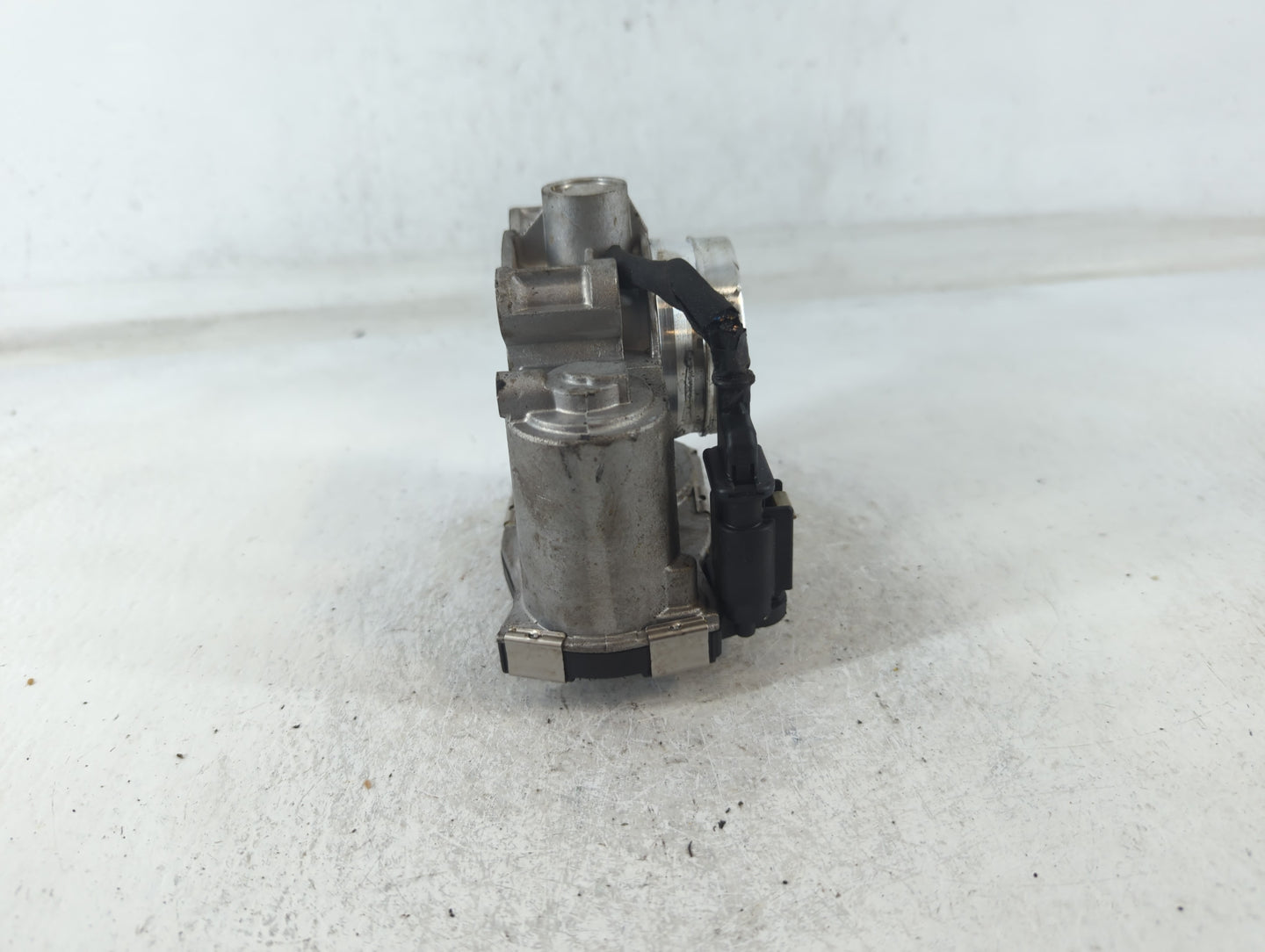 2016-2021 Chevrolet Malibu Throttle Body P/N:12671379AA Fits Fits 2016 2017 2018 2019 2020 2021 2022 OEM Used Auto Parts - O