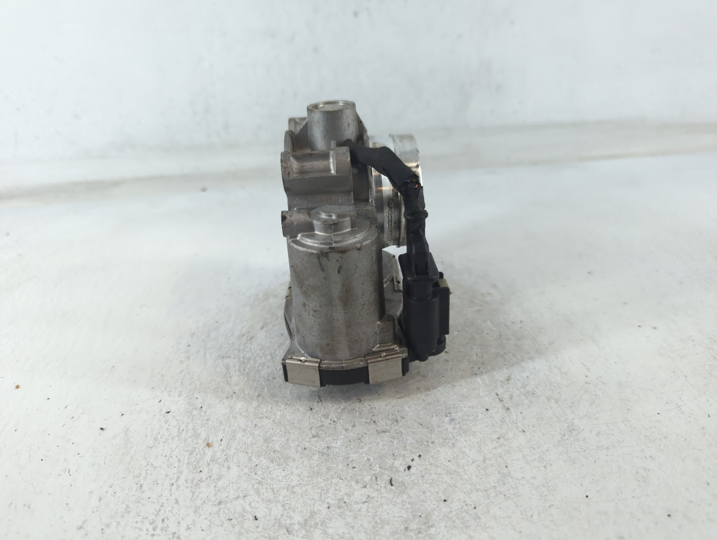 2016-2021 Chevrolet Malibu Throttle Body P/N:12671379AA Fits Fits 2016 2017 2018 2019 2020 2021 2022 OEM Used Auto Parts - O