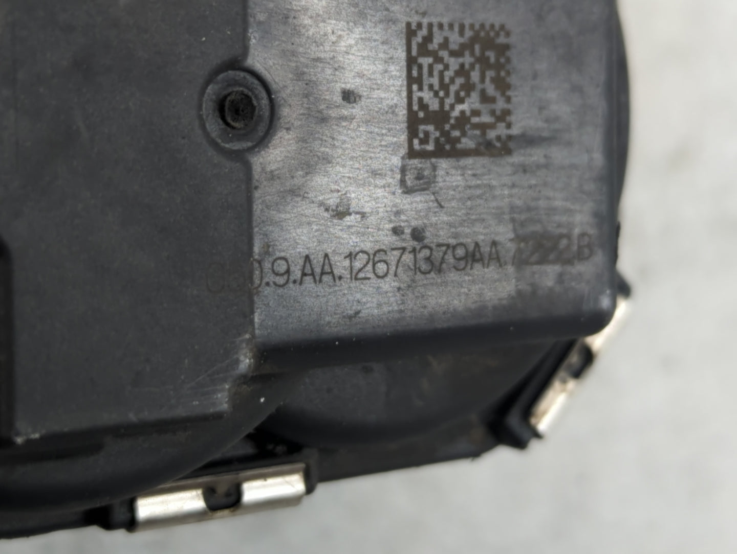 2016-2021 Chevrolet Malibu Throttle Body P/N:12671379AA Fits Fits 2016 2017 2018 2019 2020 2021 2022 OEM Used Auto Parts - O