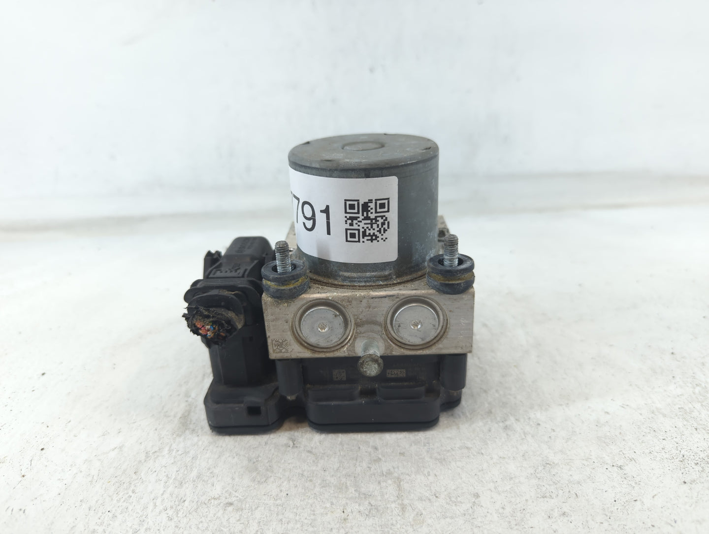 2019-2021 Chevrolet Malibu ABS Pump Control Module Replacement P/N:84502888 Fits Fits 2019 2020 2021 OEM Used Auto Parts - O