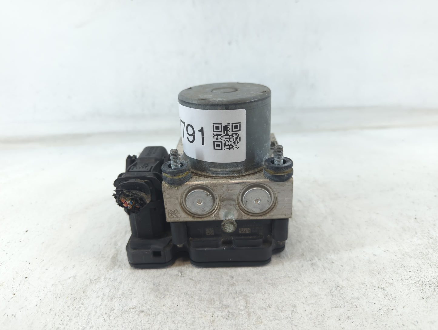 2019-2021 Chevrolet Malibu ABS Pump Control Module Replacement P/N:84502888 Fits Fits 2019 2020 2021 OEM Used Auto Parts - O