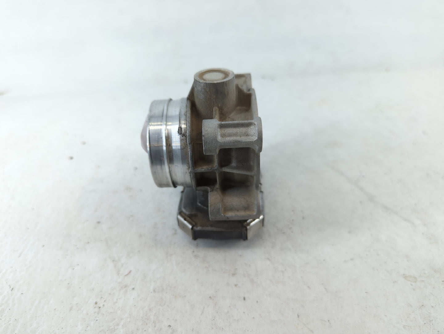 2016-2021 Chevrolet Malibu Throttle Body P/N:12671379AA Fits Fits 2016 2017 2018 2019 2020 2021 2022 OEM Used Auto Parts - O