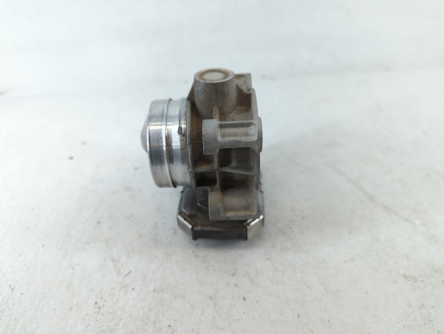 2016-2021 Chevrolet Malibu Throttle Body P/N:12671379AA Fits Fits 2016 2017 2018 2019 2020 2021 2022 OEM Used Auto Parts - O