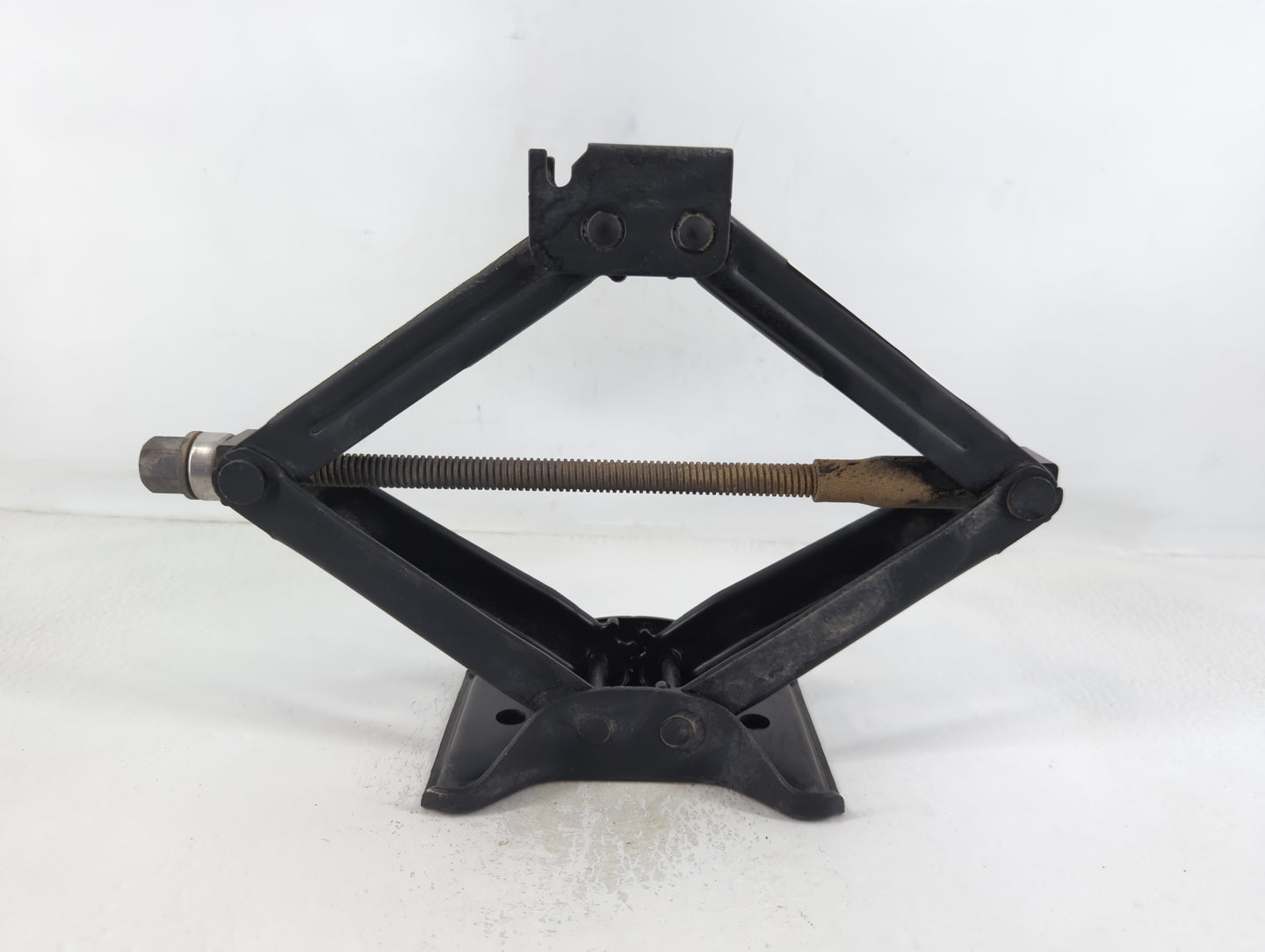 2019 Chevrolet Malibu Spare Scissor Car Jack - Oemusedautoparts1.com
