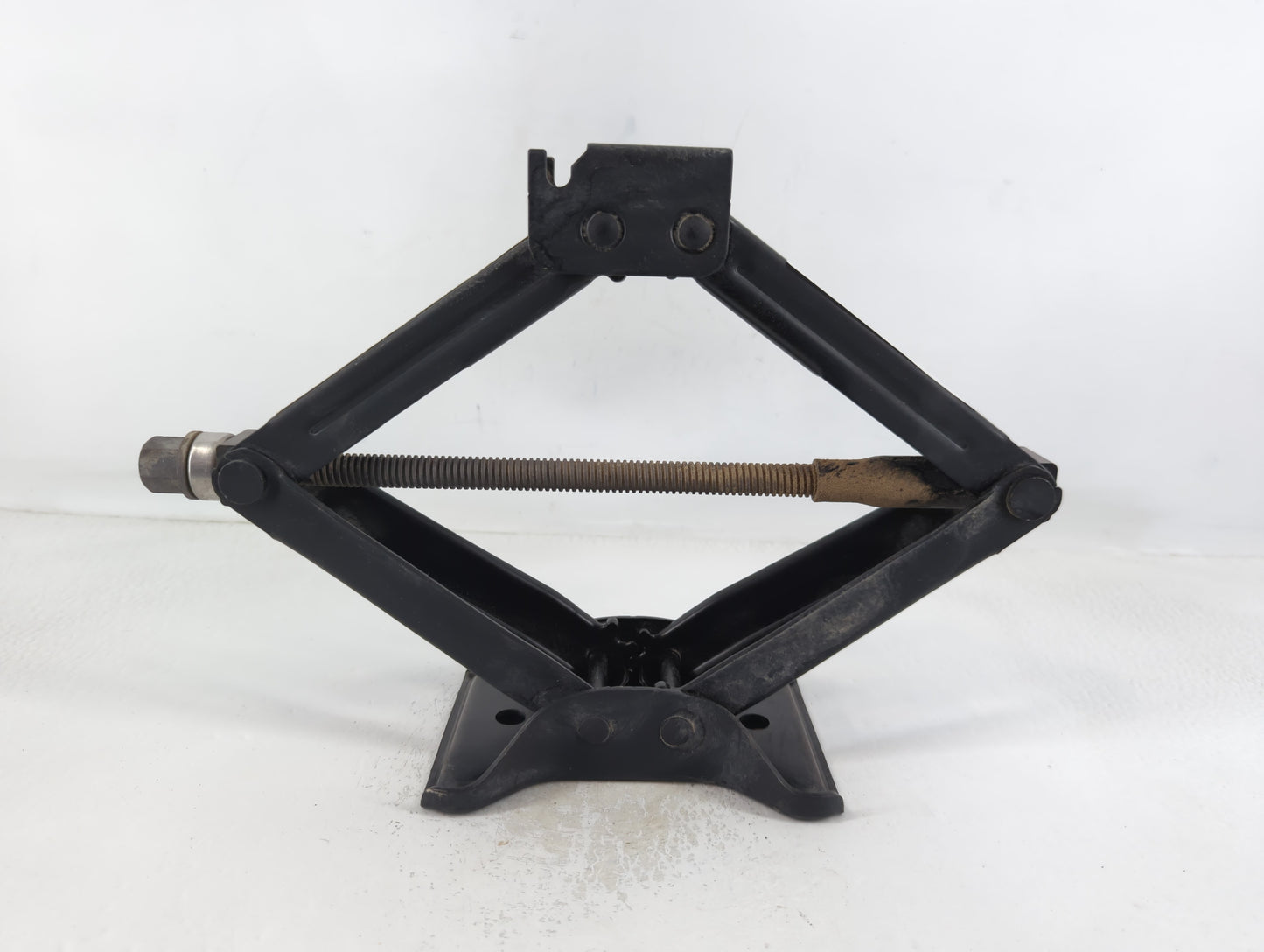 2019 Chevrolet Malibu Spare Scissor Car Jack - Oemusedautoparts1.com