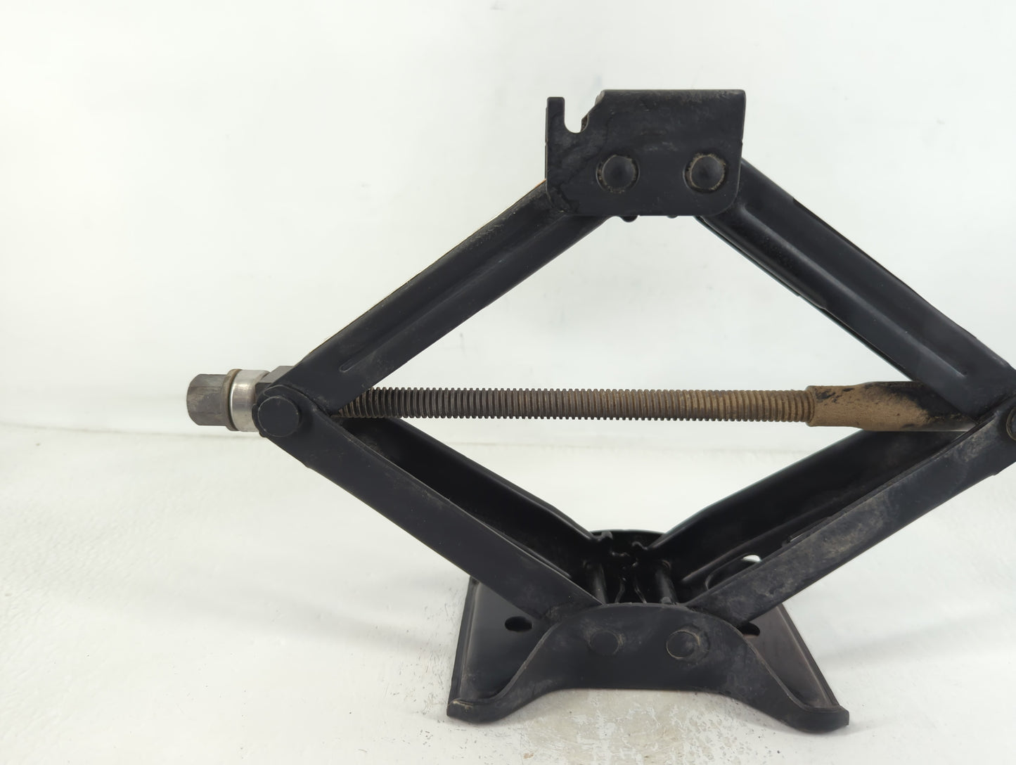 2019 Chevrolet Malibu Spare Scissor Car Jack 748785 - Oemusedautoparts1.com
