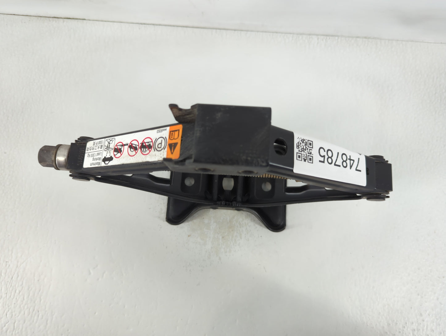 2019 Chevrolet Malibu Spare Scissor Car Jack 748785 - Oemusedautoparts1.com