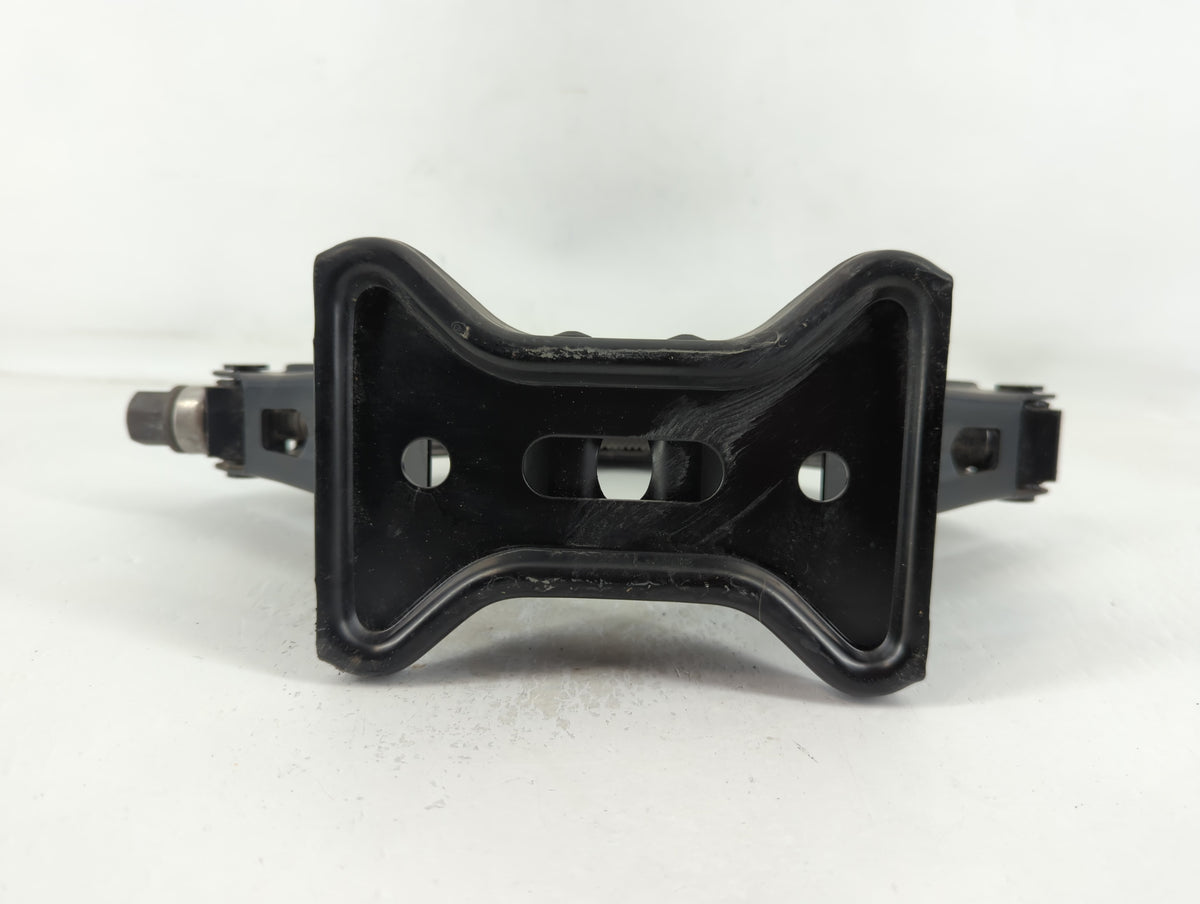 2019 Chevrolet Malibu Spare Scissor Car Jack 748785 - Oemusedautoparts1.com