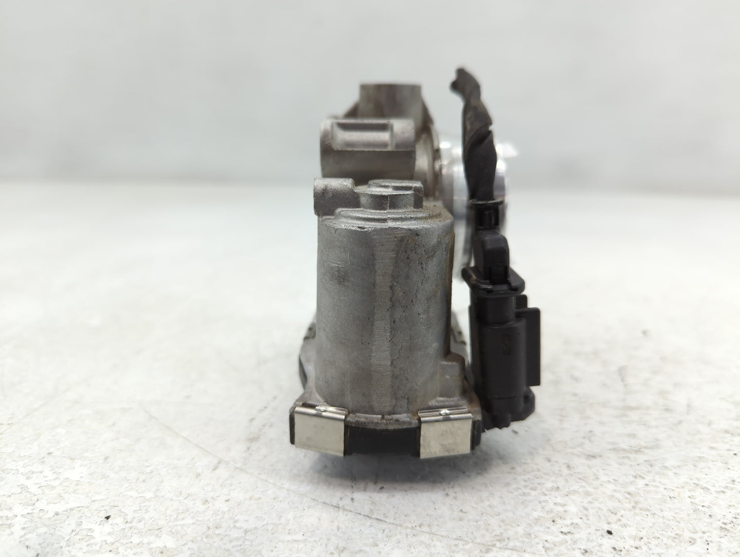 2016-2021 Chevrolet Malibu Throttle Body P/N:12671379AA Fits Fits 2016 2017 2018 2019 2020 2021 2022 OEM Used Auto Parts - O