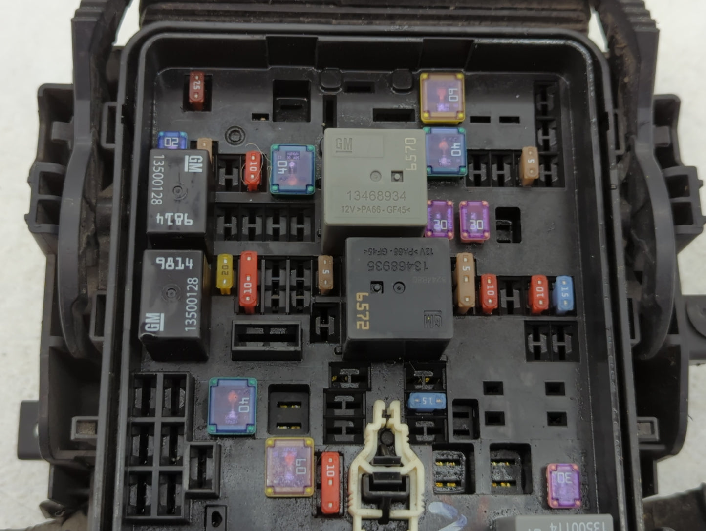 2018-2019 Chevrolet Malibu Fusebox Fuse Box Panel Relay Module P/N:PP-GF35 Fits Fits 2018 2019 OEM Used Auto Parts - Oemused