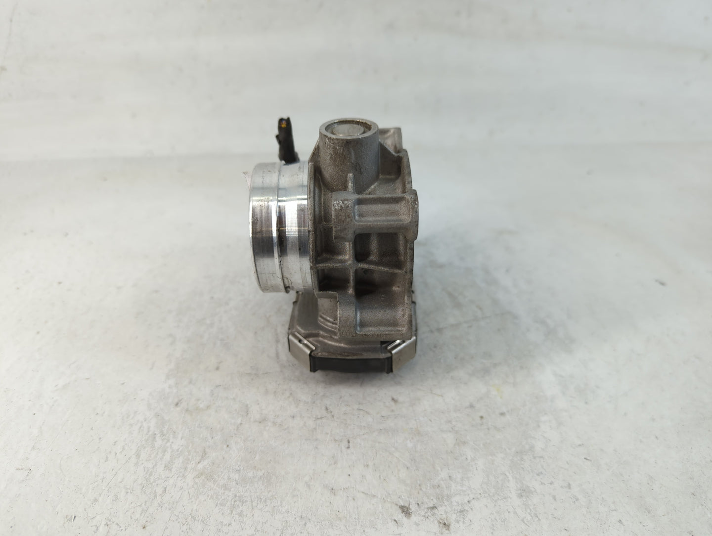 2016-2021 Chevrolet Malibu Throttle Body P/N:12671379AA Fits Fits 2016 2017 2018 2019 2020 2021 2022 OEM Used Auto Parts - O