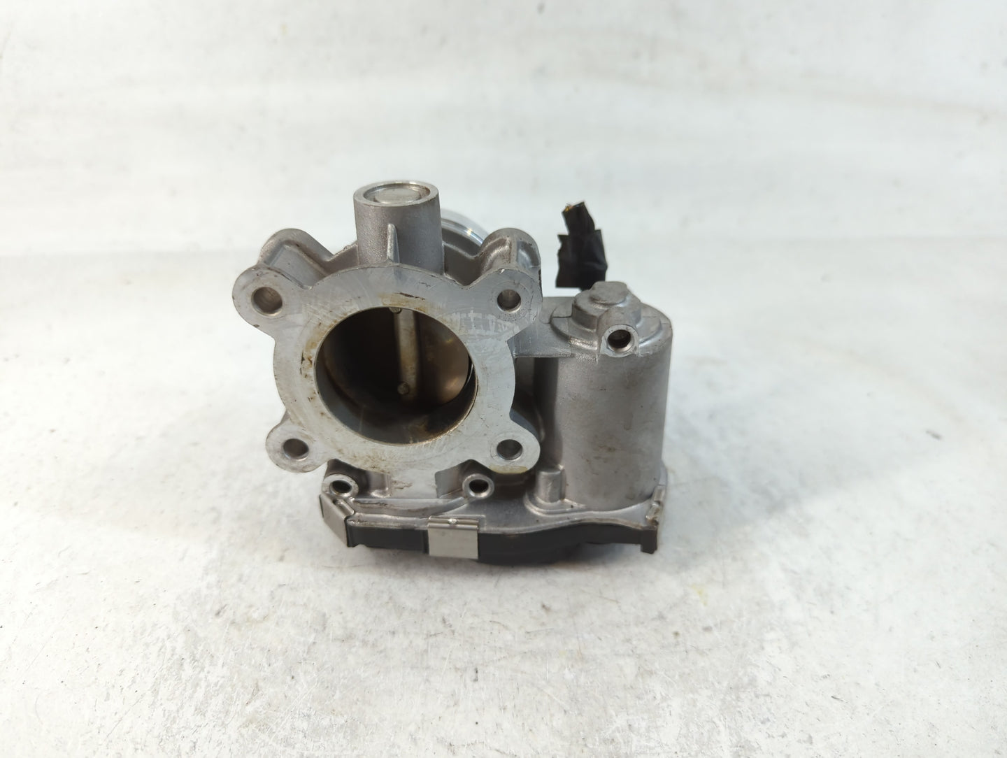 2016-2021 Chevrolet Malibu Throttle Body P/N:12671379AA Fits Fits 2016 2017 2018 2019 2020 2021 2022 OEM Used Auto Parts - O