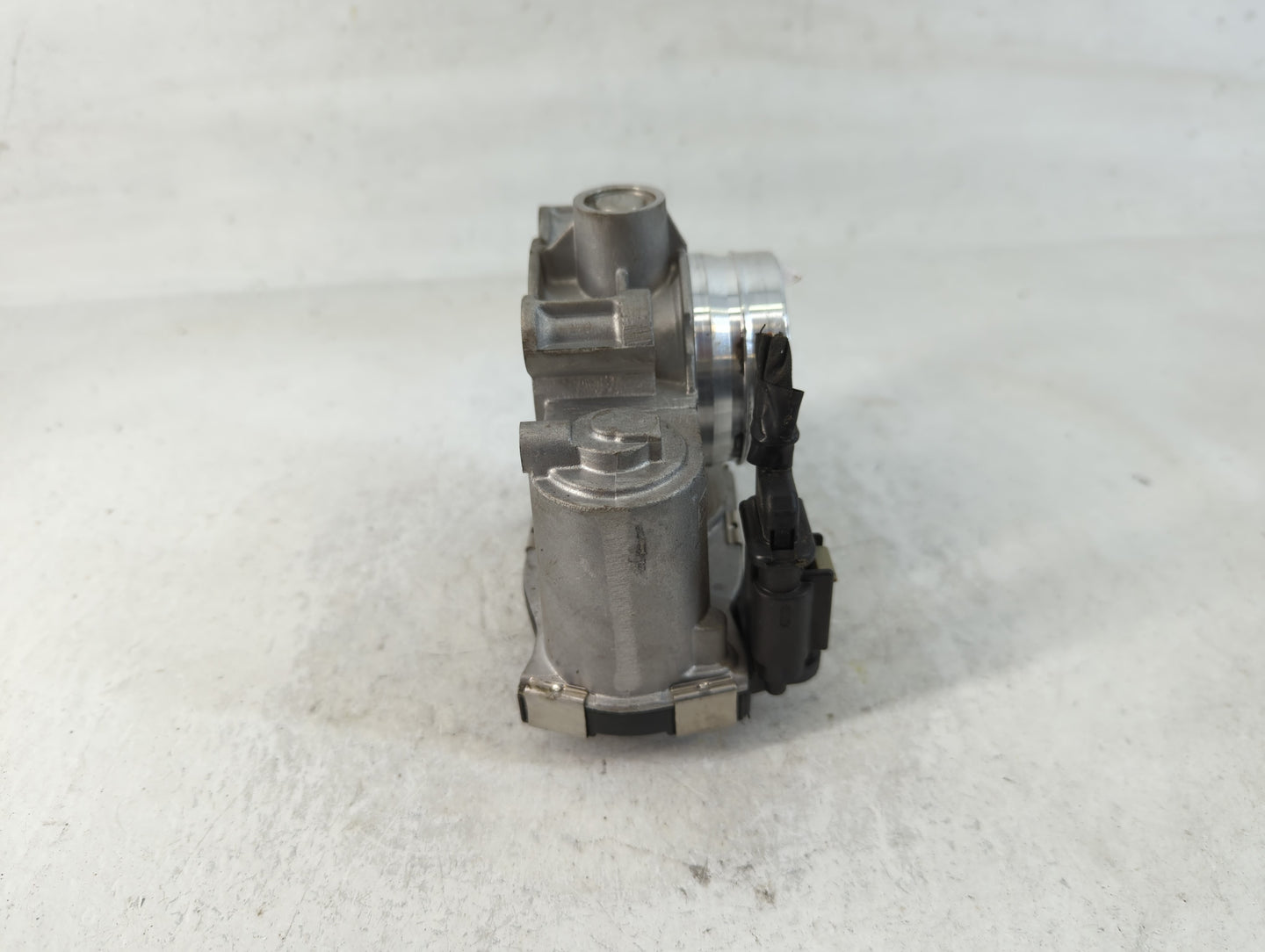 2016-2021 Chevrolet Malibu Throttle Body P/N:12671379AA Fits Fits 2016 2017 2018 2019 2020 2021 2022 OEM Used Auto Parts - O