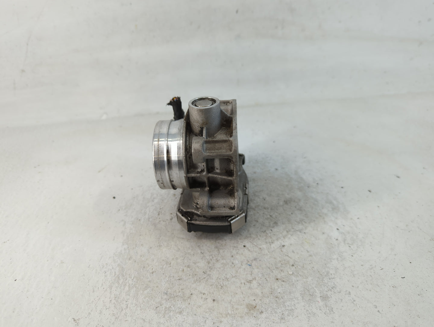 2016-2021 Chevrolet Malibu Throttle Body P/N:12671379AA Fits Fits 2016 2017 2018 2019 2020 2021 2022 OEM Used Auto Parts - O