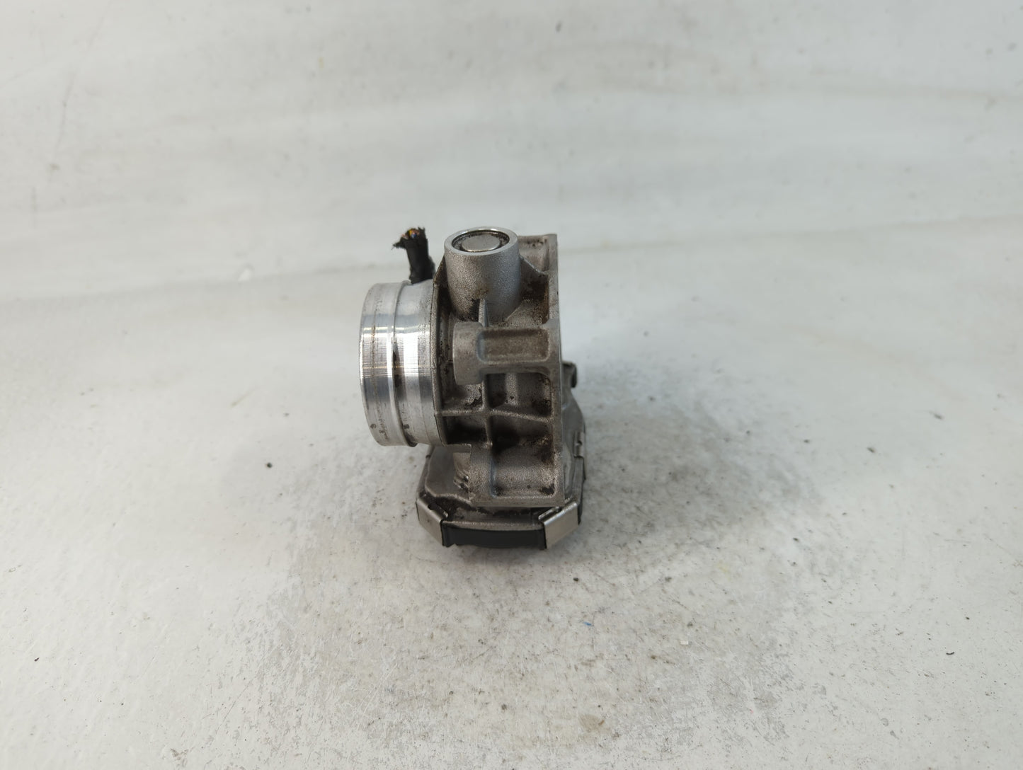 2016-2021 Chevrolet Malibu Throttle Body P/N:12671379AA Fits Fits 2016 2017 2018 2019 2020 2021 2022 OEM Used Auto Parts - O