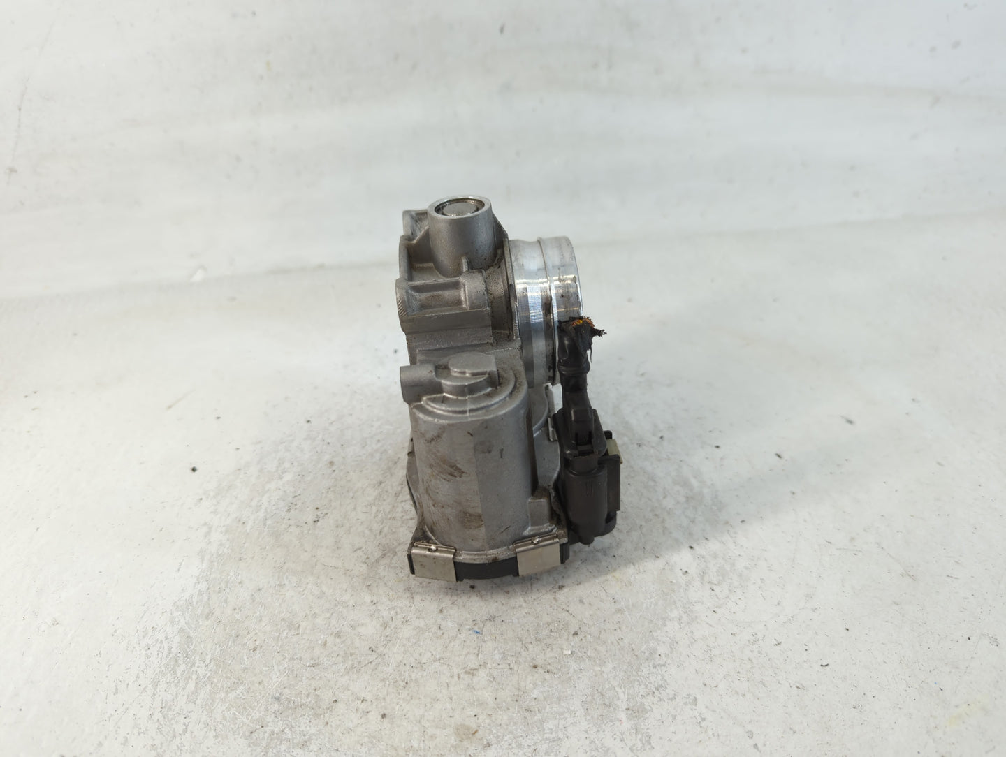 2016-2021 Chevrolet Malibu Throttle Body P/N:12671379AA Fits Fits 2016 2017 2018 2019 2020 2021 2022 OEM Used Auto Parts - O