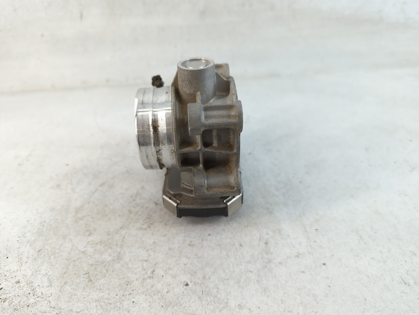 2016-2021 Chevrolet Malibu Throttle Body P/N:12671379AA Fits Fits 2016 2017 2018 2019 2020 2021 2022 OEM Used Auto Parts - O