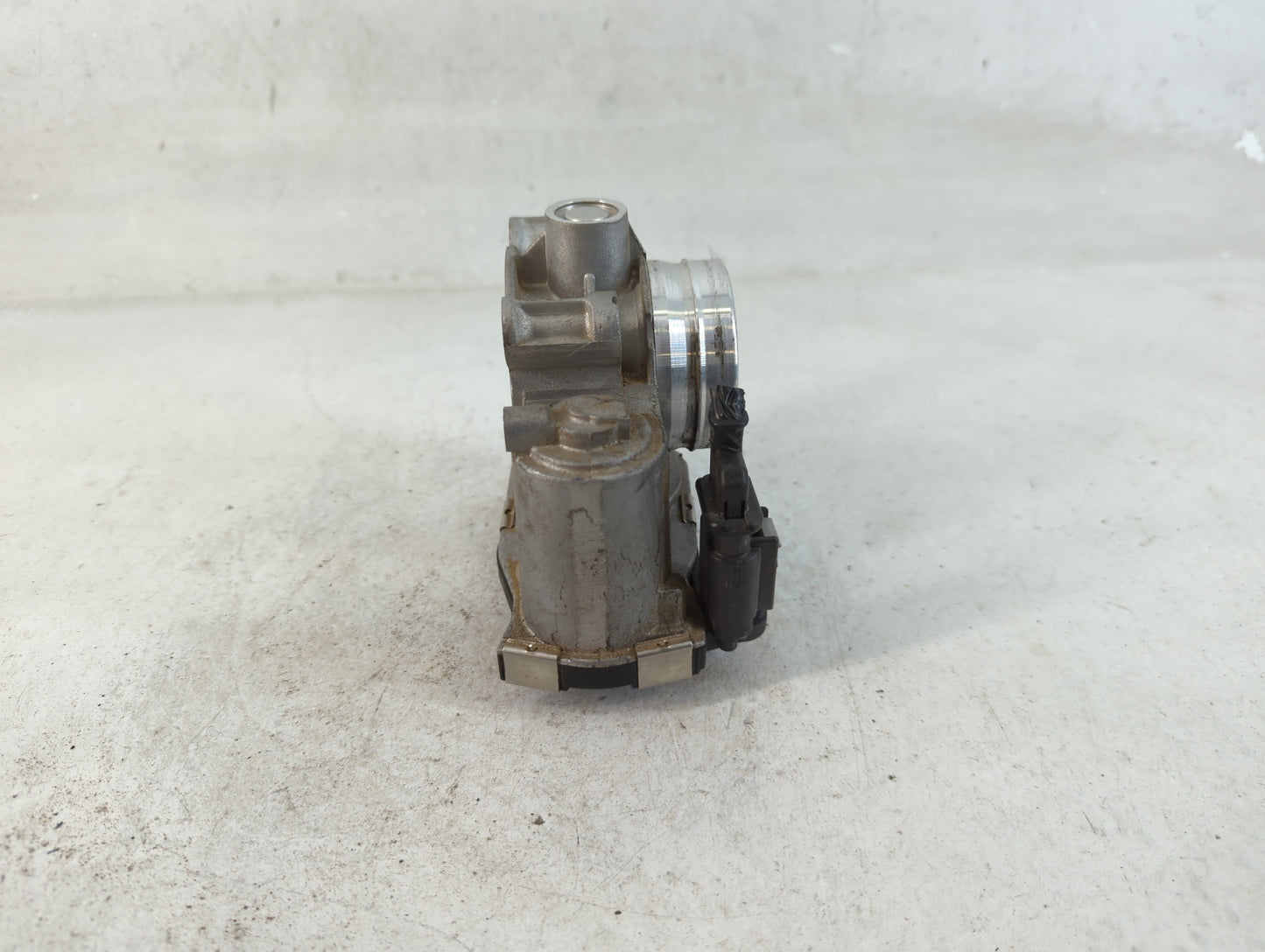 2016-2021 Chevrolet Malibu Throttle Body P/N:12671379AA Fits Fits 2016 2017 2018 2019 2020 2021 2022 OEM Used Auto Parts - O