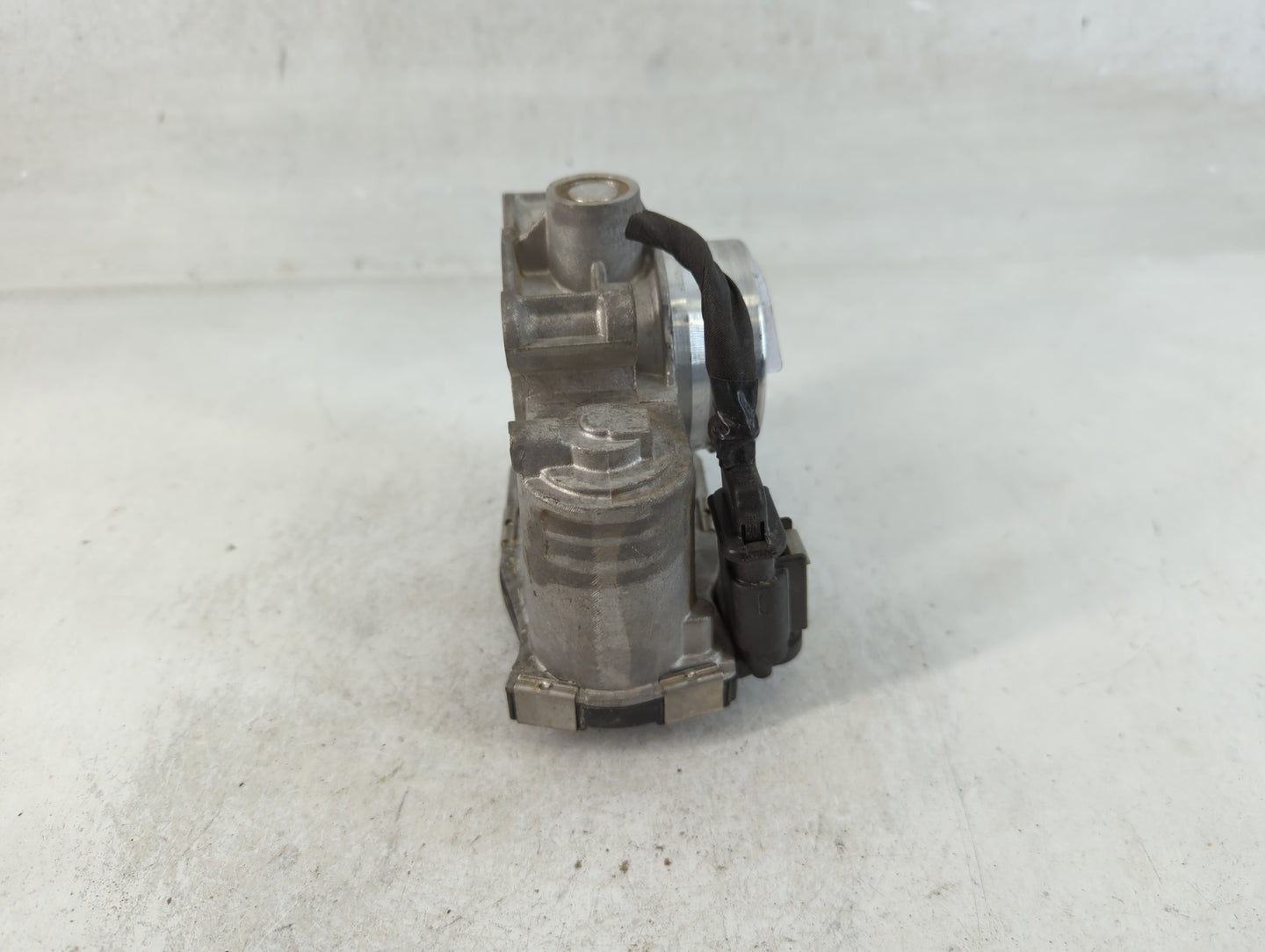 2016-2021 Chevrolet Malibu Throttle Body P/N:12671379AA Fits Fits 2016 2017 2018 2019 2020 2021 2022 OEM Used Auto Parts - O