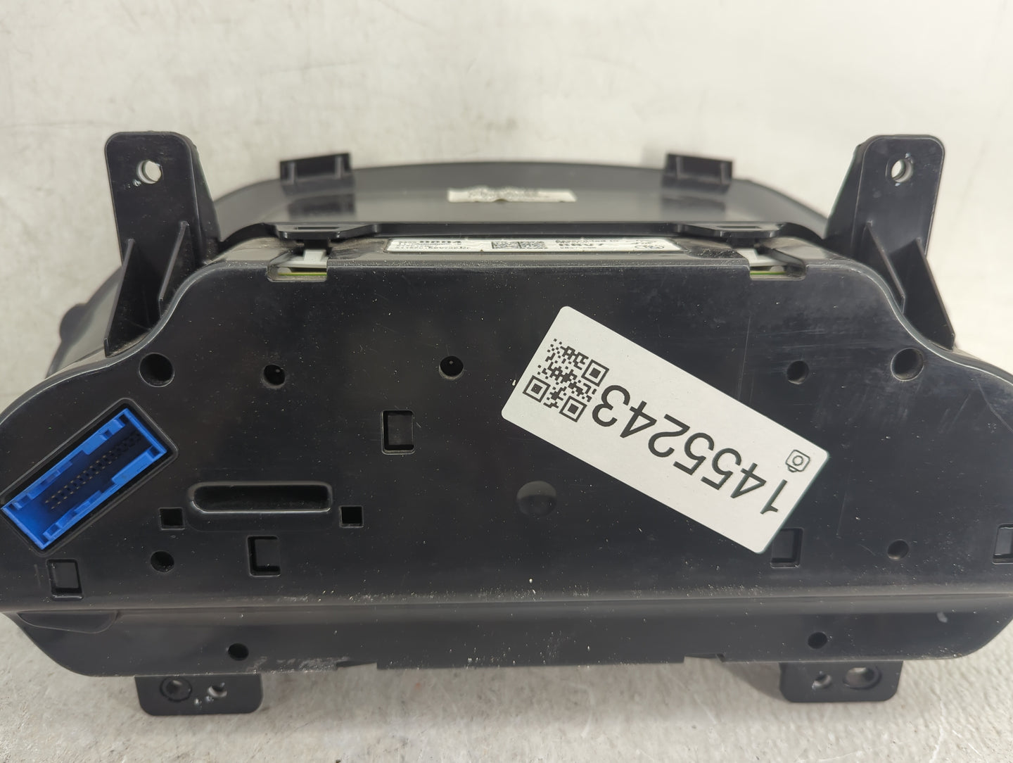 2018-2019 Chevrolet Silverado Instrument Cluster Speedometer Gauges P/N:84390804 4695169, 28333223 Miles: Fits Fits 2018 201