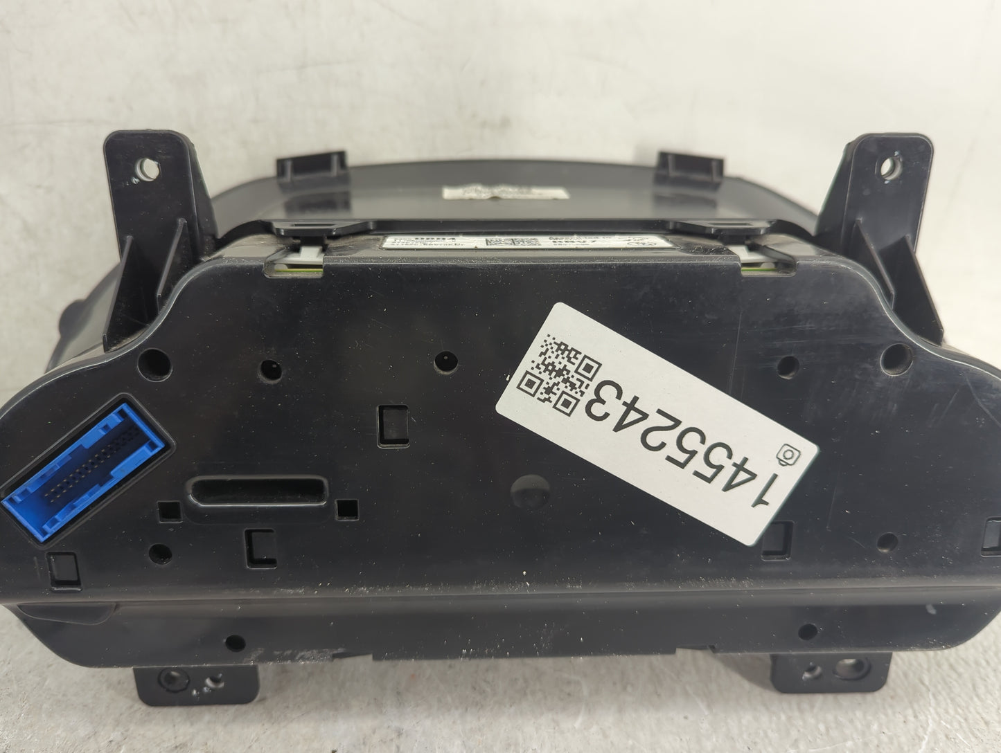 2018-2019 Chevrolet Silverado Instrument Cluster Speedometer Gauges P/N:84390804 4695169, 28333223 Miles: Fits Fits 2018 201
