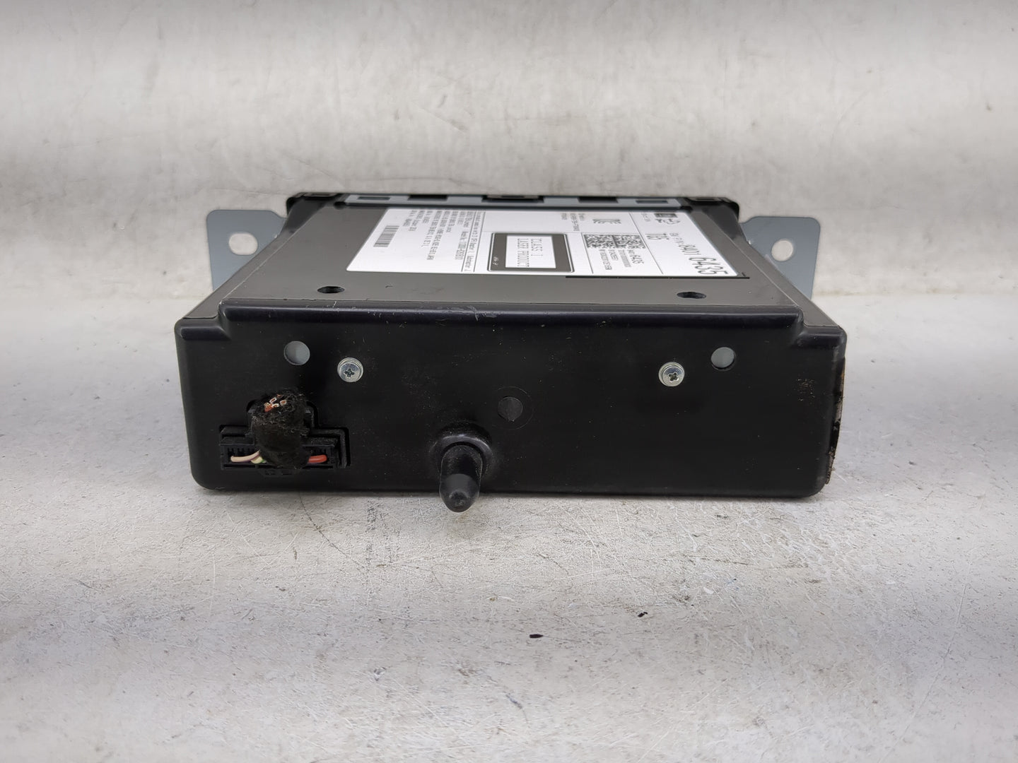 2018 Chevrolet Silverado Radio AM FM Cd Player Receiver Replacement P/N:84016435 Fits Fits 2019 OEM Used Auto Parts - Oemuse