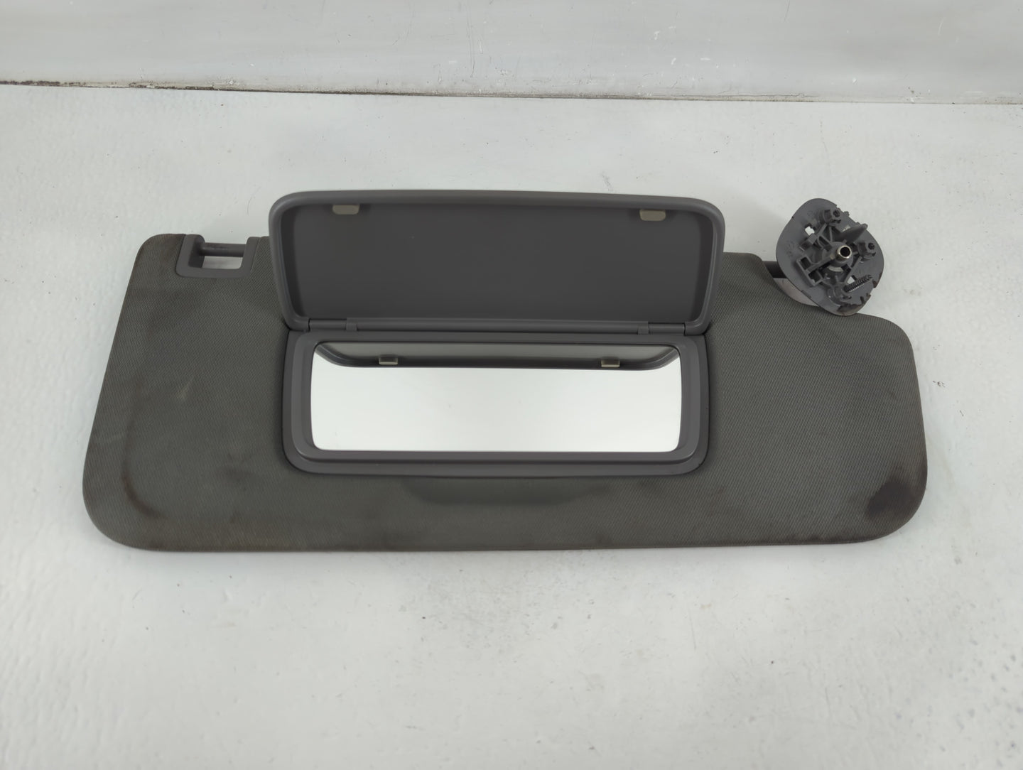 2019-2022 Chevrolet Silverado 1500 Sun Visor Shade Replacement Passenger Right Mirror Fits Fits 2019 2020 2021 2022 OEM Used