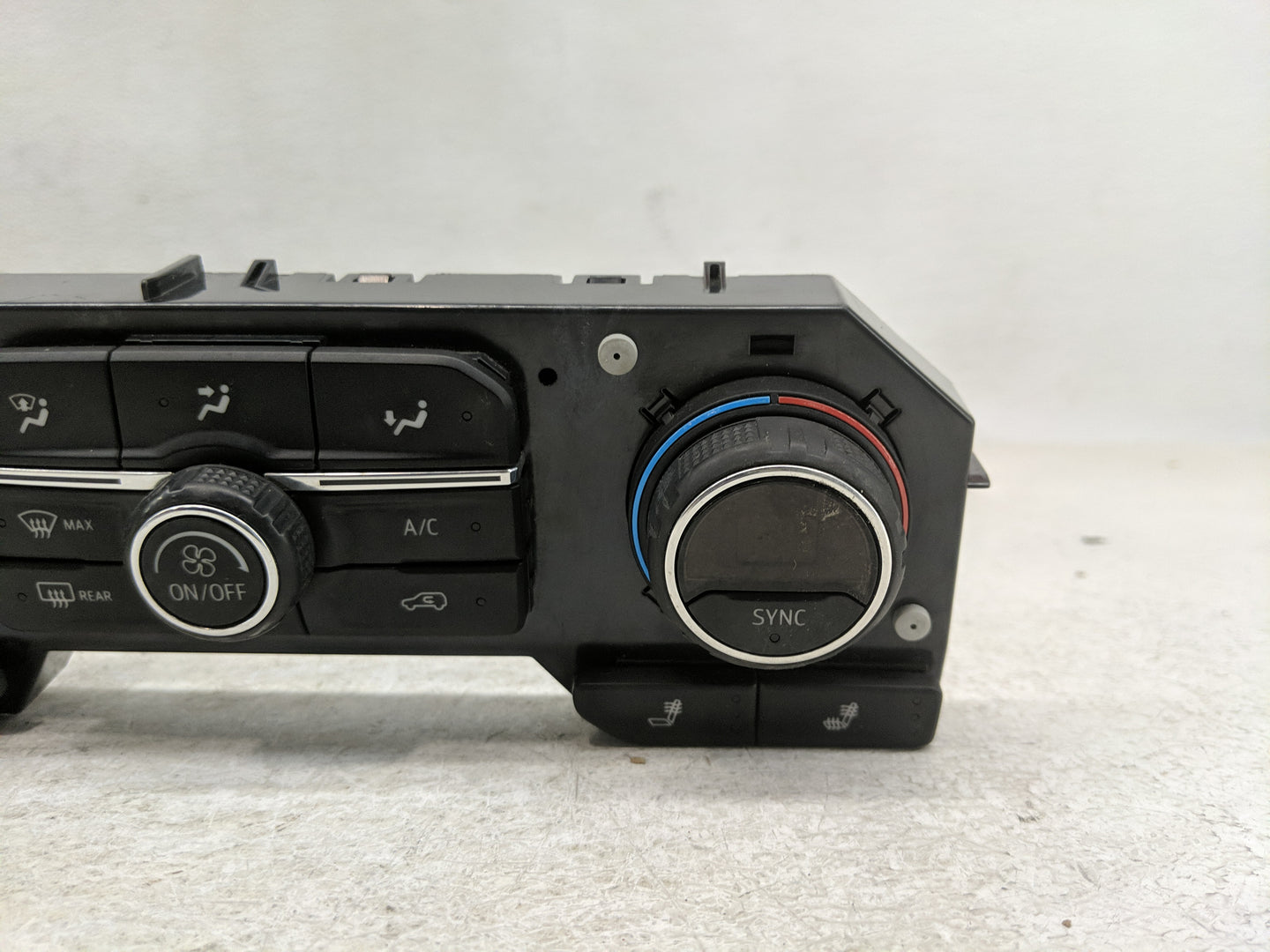 2019 Chevrolet Silverado 1500 Climate Control Module Temperature AC/Heater Replacement P/N:84692237 Fits Fits 2020 2021 2022