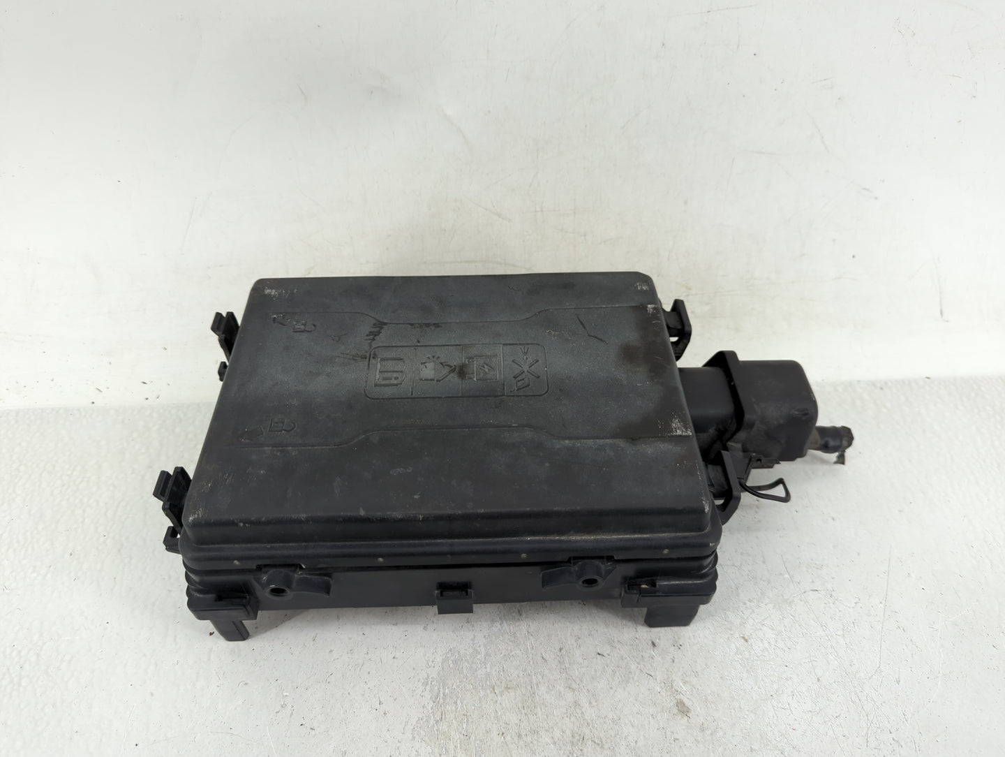 2017-2019 Chevrolet Silverado 1500 Fusebox Fuse Box Panel Relay Module P/N:84303175 Fits Fits 2017 2018 2019 OEM Used Auto P