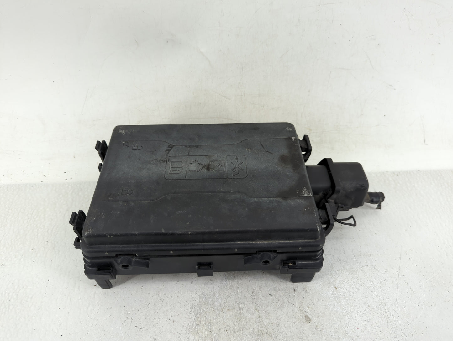2017-2019 Chevrolet Silverado 1500 Fusebox Fuse Box Panel Relay Module P/N:84303175 Fits Fits 2017 2018 2019 OEM Used Auto P