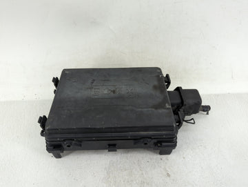 2017-2019 Chevrolet Silverado 1500 Fusebox Fuse Box Panel Relay Module P/N:84303175 Fits Fits 2017 2018 2019 OEM Used Auto P
