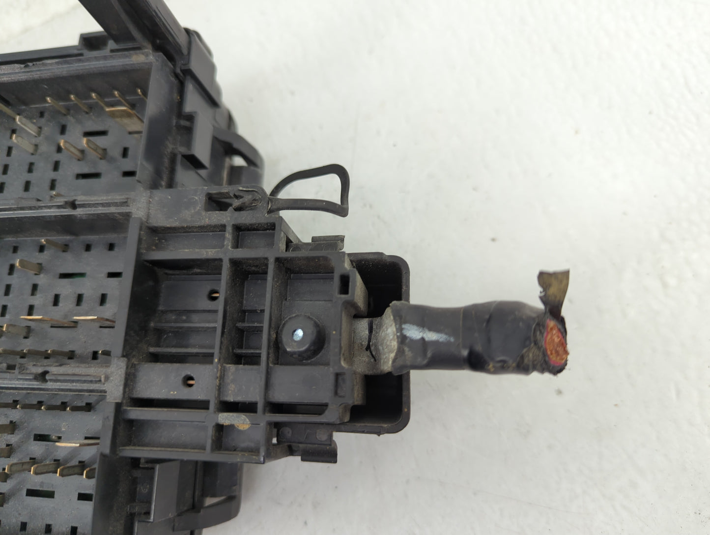 2017-2019 Chevrolet Silverado 1500 Fusebox Fuse Box Panel Relay Module P/N:84303175 Fits Fits 2017 2018 2019 OEM Used Auto P